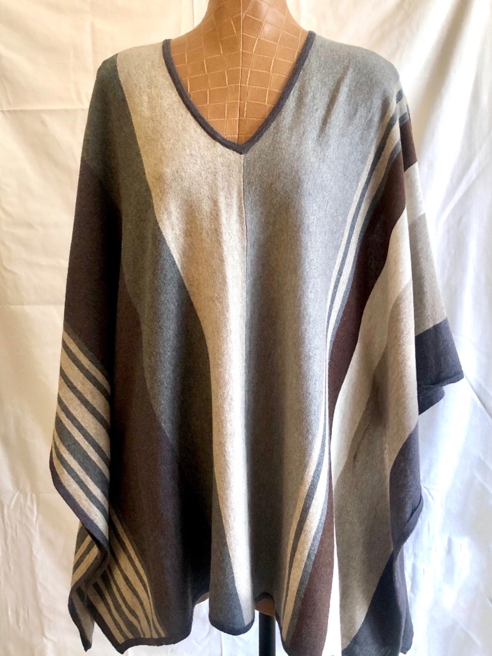 NWOT Striped V-Neck Poncho 100% Cottony CAbi